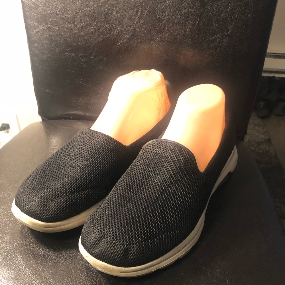 Skechers Go Walk 5 15901 Womens Black Round Toe Slip On Sneaker Shoes Size 9